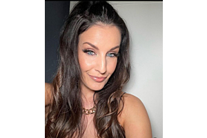 Professional make up artist finds best natural solution for her blepharitis