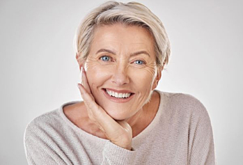 4 causes of perimenopausal acne and how to tackle them